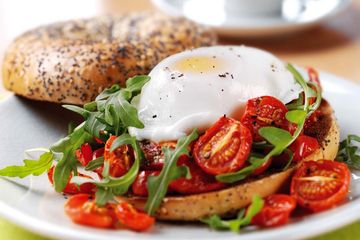 Oven roasted tomato and rocket bagels